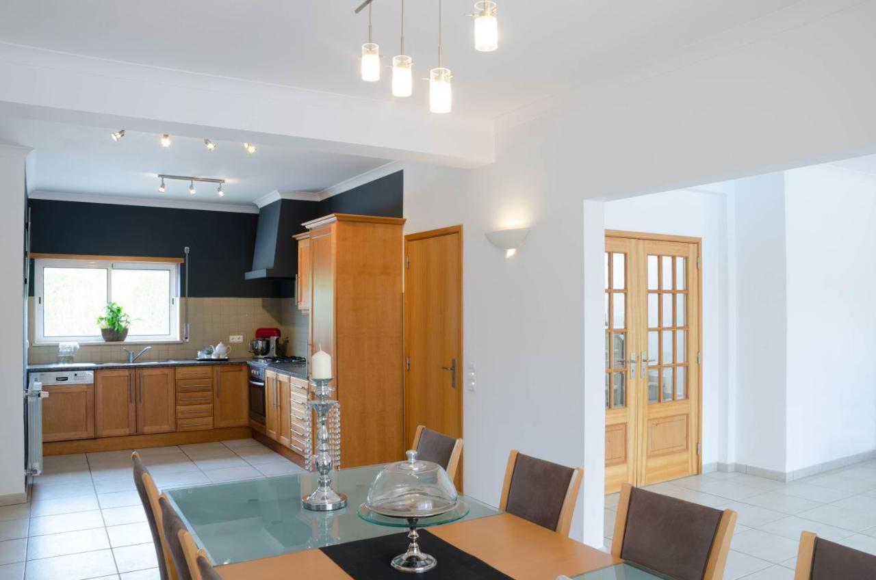 Villa Montanha, Luxury Coastal Villa, With Swimming Pool, Loungers And Alfresco Dining, 10 Min Walk To The Beautiful Praia Da Luz Beach, Shops, Bars And Restaurants! المظهر الخارجي الصورة