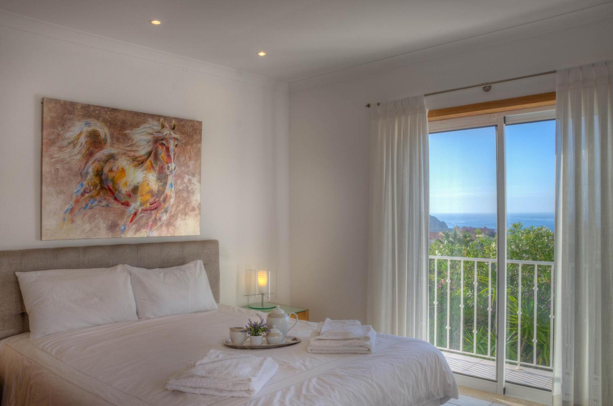 Villa Montanha, Luxury Coastal Villa, With Swimming Pool, Loungers And Alfresco Dining, 10 Min Walk To The Beautiful Praia Da Luz Beach, Shops, Bars And Restaurants! المظهر الخارجي الصورة