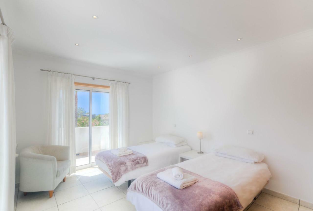 Villa Montanha, Luxury Coastal Villa, With Swimming Pool, Loungers And Alfresco Dining, 10 Min Walk To The Beautiful Praia Da Luz Beach, Shops, Bars And Restaurants! المظهر الخارجي الصورة